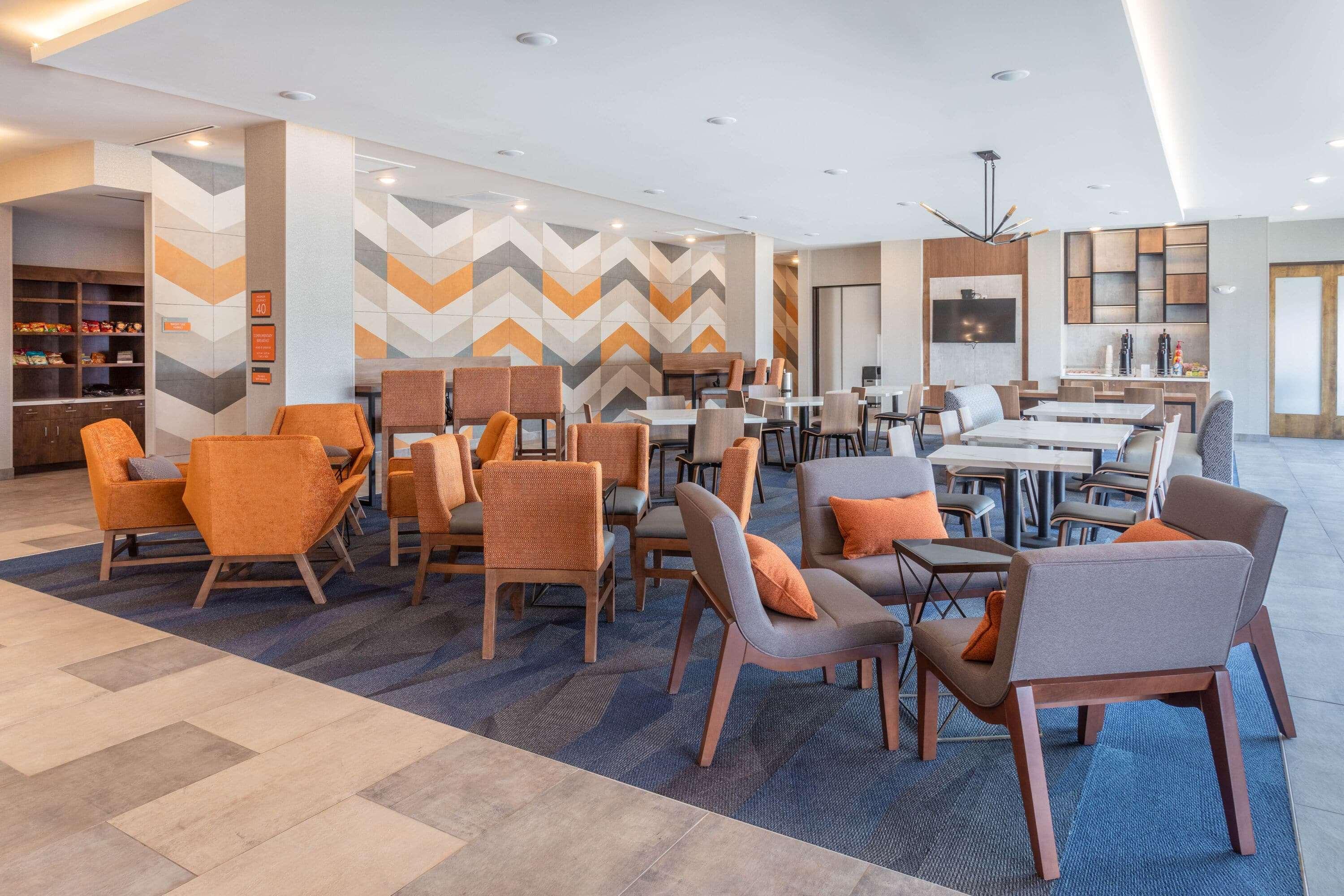 La Quinta Inn & Suites Limon By Wyndham Eksteriør billede