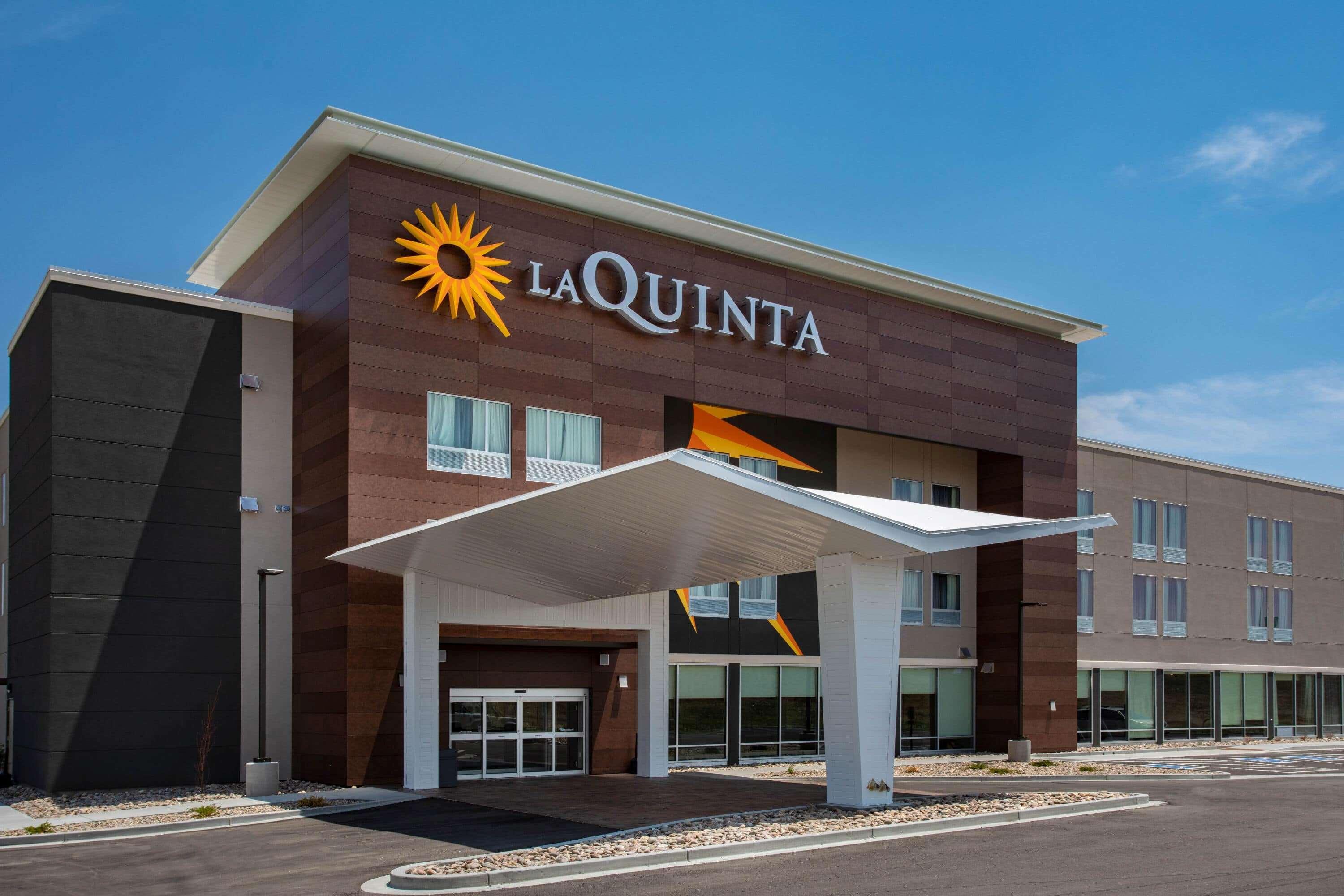 La Quinta Inn & Suites Limon By Wyndham Eksteriør billede